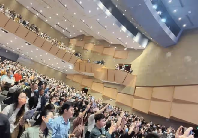 何賽飛怒批行業現狀後續,本人境況惹網友擔憂,3點猜測引發討論