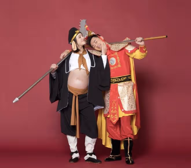 張馨月曬全家福,與林峯帶女兒打高爾夫,Luna從小被當名媛培養