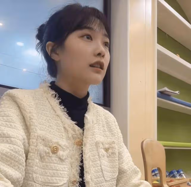 網紅黃老師評論區遭淪陷，粉絲宣布脫粉回踩，甚至有人喊話退錢
