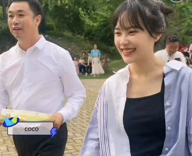 黃老師520參加公益活動，路人視角暴露真實顏值，網友直呼要取關