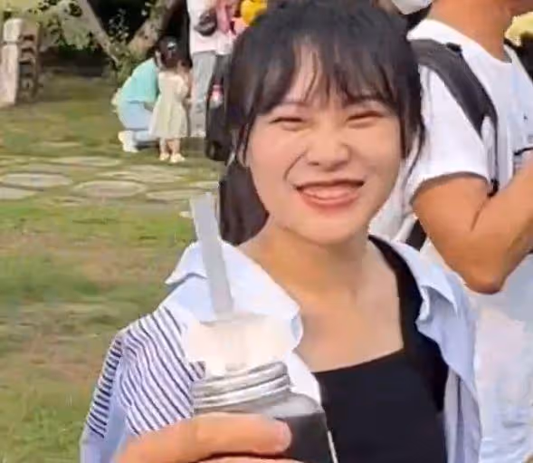 黃老師520參加公益活動，路人視角暴露真實顏值，網友直呼要取關