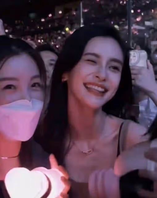 歐陽娜娜baby吃麥當勞被偶遇，baby又美又瘦，歐陽娜娜穿搭遭吐槽
