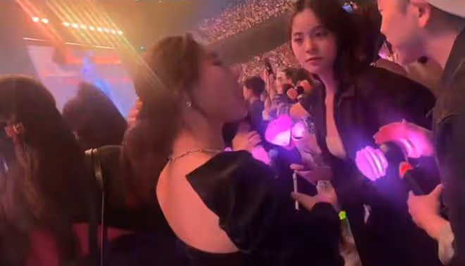 何猷君與妹妹同框看演唱會，何超欣儀態遭吐槽，兄妹倆被指太愛玩