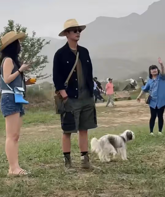 杜江夫婦露營被偶遇,霍思燕穿拖鞋腿部壯實,身材被拍成五五分