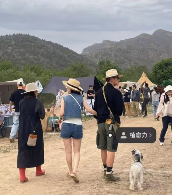 杜江夫婦露營被偶遇,霍思燕穿拖鞋腿部壯實,身材被拍成五五分