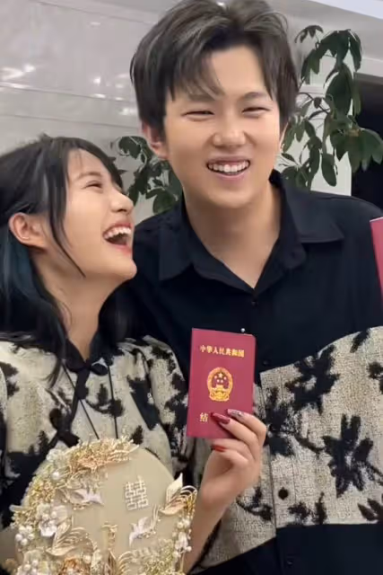 小魚海棠官宣結婚,女方小腹隆起疑似懷孕,男方長相酷似洪世賢