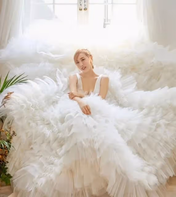 劉在錫主持,EXO的SUHO唱祝賀曲,像頒獎典禮一樣的婚禮被公開