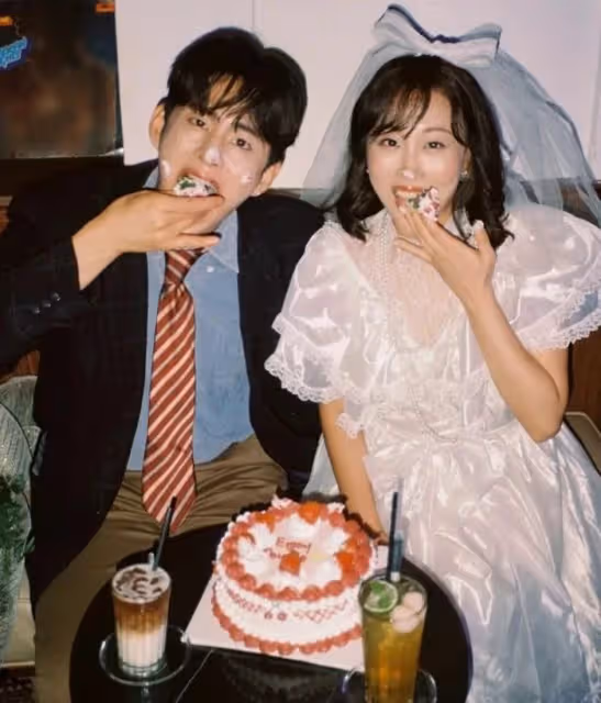 劉在錫主持,EXO的SUHO唱祝賀曲,像頒獎典禮一樣的婚禮被公開