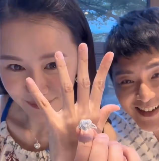 TVB知名男星慶祝結婚五周年,送妻子六位數鑽石配飾,遭網友催生