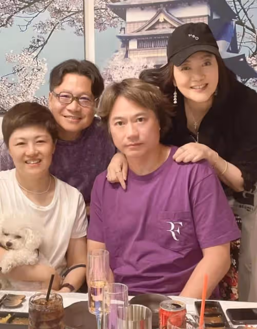 好甜!TVB知名綠葉罕曬夫妻合照,再婚20年未有生育無損之間感情