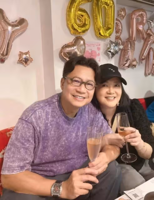 好甜!TVB知名綠葉罕曬夫妻合照,再婚20年未有生育無損之間感情