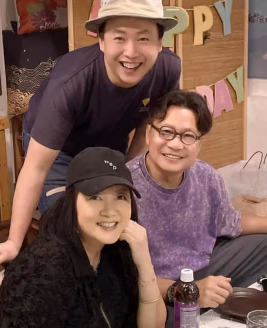 好甜!TVB知名綠葉罕曬夫妻合照,再婚20年未有生育無損之間感情
