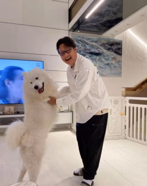 好甜!TVB知名綠葉罕曬夫妻合照,再婚20年未有生育無損之間感情