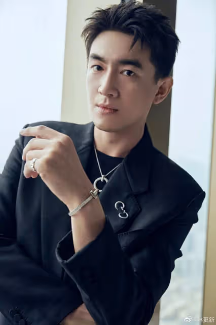 時隔9年再同框!TVB視帝與內地當紅小生相聚,兩人喝到滿臉通紅