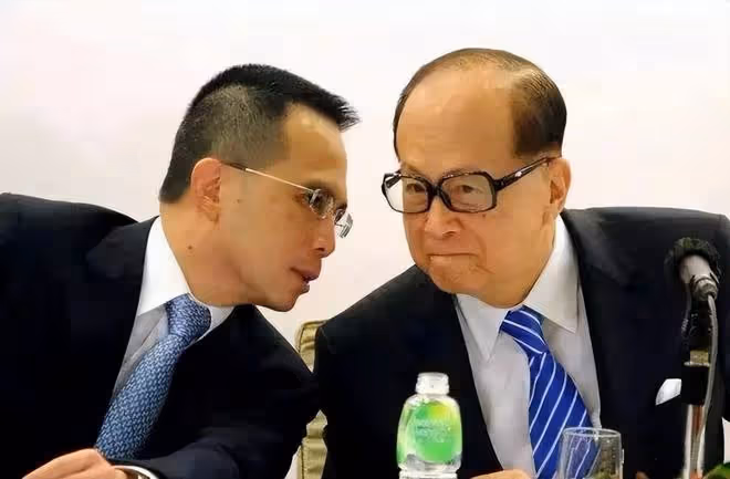 59歲李澤鉅出席大佬聚會,一頭白髮顯憔悴!曾透露羨慕弟弟李澤楷