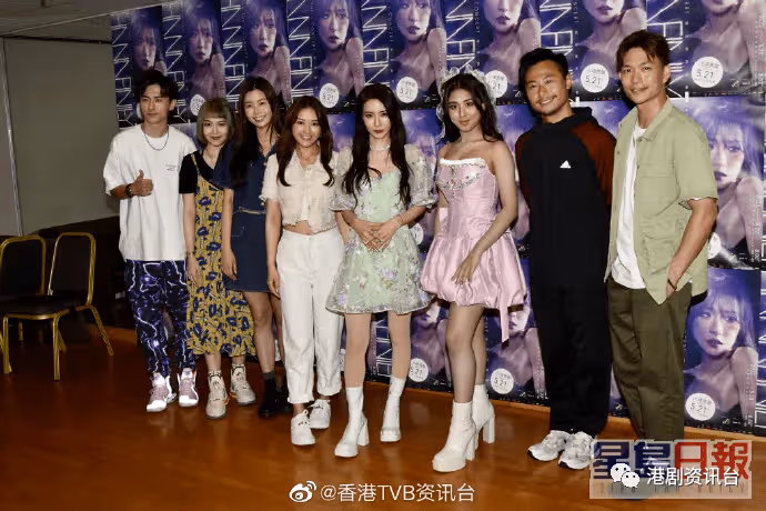 Hana挑戰極限露腰小背心摸胸辣㷫全場!賭王公子何猷亨激罕撐場獲高層款待