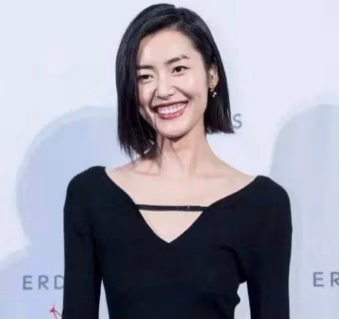 鼻孔外露不要緊,「牙齦外露」才拉垮,一笑就土氣,高圓圓都遭殃
