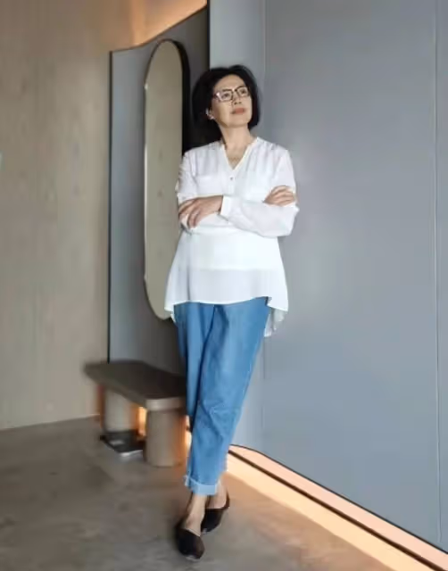 「九分褲」才是炸街首選，配上這幾雙鞋，50歲女人也能美到爆表