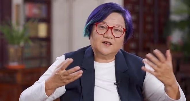 賊喊捉賊?洪晃稱自己被網暴,發閉眼照犯了飯圈的錯誤,網友:該