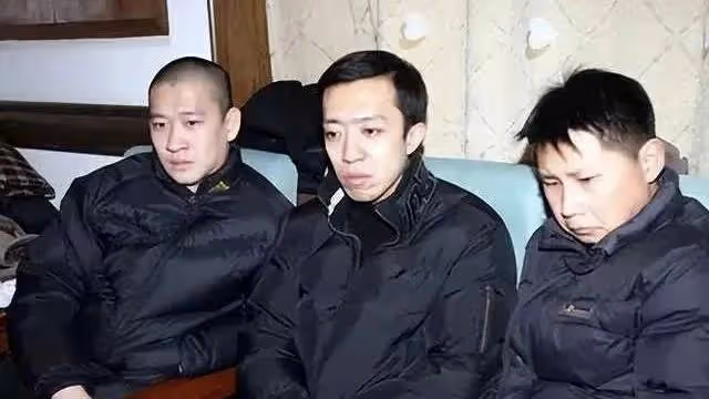何雲偉效仿曹雲金直播，全程畫畫不看彈幕，網友：一輩子抬不起頭