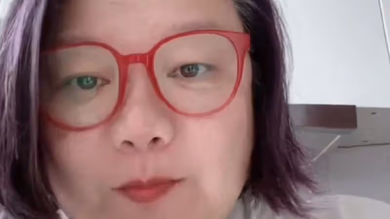 洪晃稱自己遭遇網暴，因為發錯照片，網友評其自導自演蹭流量