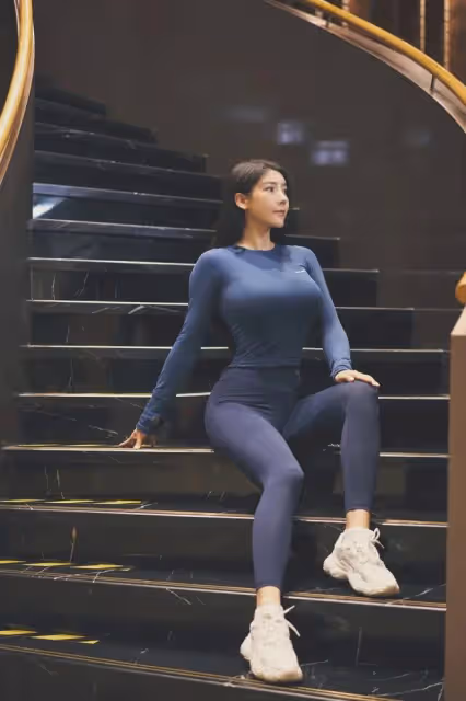 健身美女劉太陽火了！蜂腰細臀美到犯規，網友：這身材不得不服啊