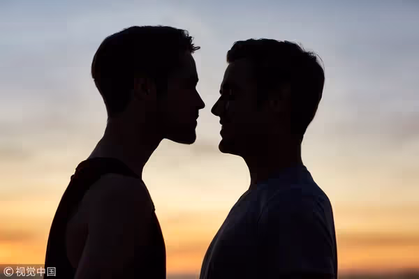 微耽:一個人願意和你十指緊扣,不代表真的喜歡你