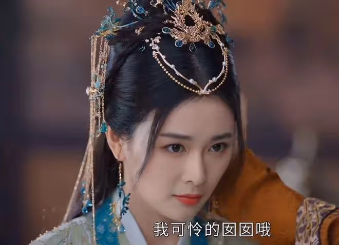 白鹿新劇路透,穿校服戴假髮模樣大變,皮膚暗黃被指越發男相