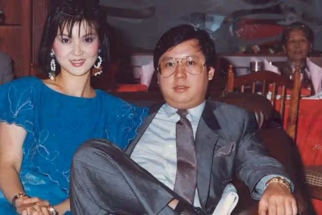 林利兒何超欣baby同框,林利兒氣質出眾身材好,何超欣被指太普通