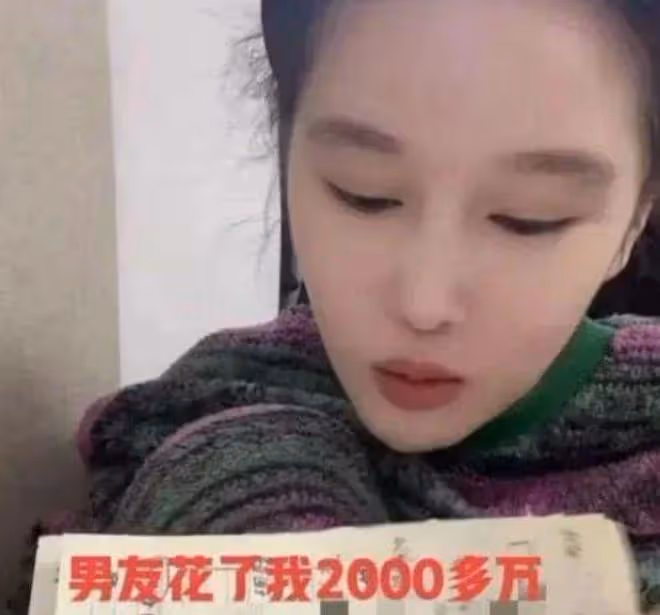 趙本山女兒實體店開業,球球模樣大變認不出,老公長相不如哥哥