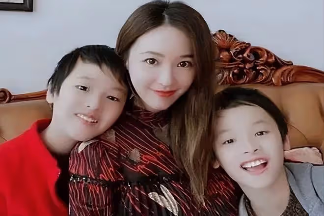 演員吳佳尼:嫁大21歲馬景濤,離婚後獨自帶孩子,如今她還好嗎?