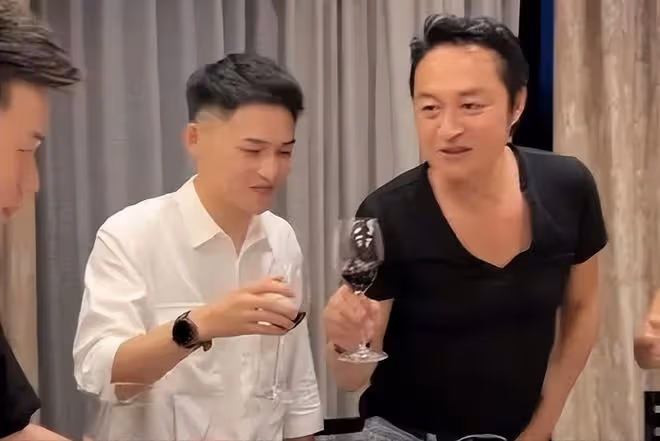 演員吳佳尼:嫁大21歲馬景濤,離婚後獨自帶孩子,如今她還好嗎?