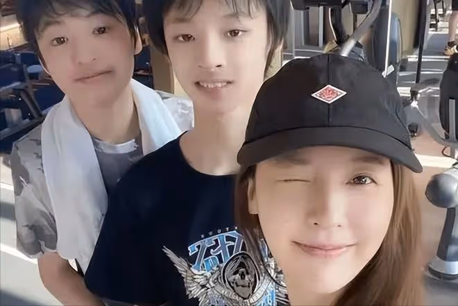 演員吳佳尼:嫁大21歲馬景濤,離婚後獨自帶孩子,如今她還好嗎?