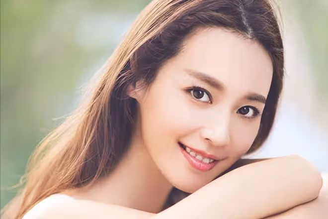 演員吳佳尼:嫁大21歲馬景濤,離婚後獨自帶孩子,如今她還好嗎?