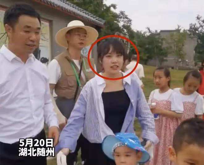 挖呀挖黃老師：顏值差距有點大不僅判若兩人，還直接泯然於眾人了