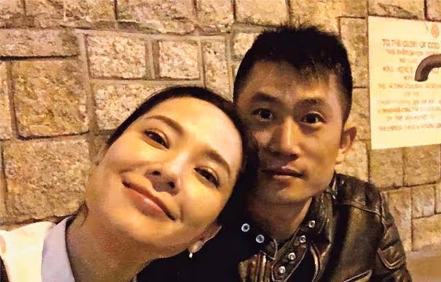 TVB前花旦攜11歲女兒現身溜冰場!真實狀態曝光,臉部松垮下垂