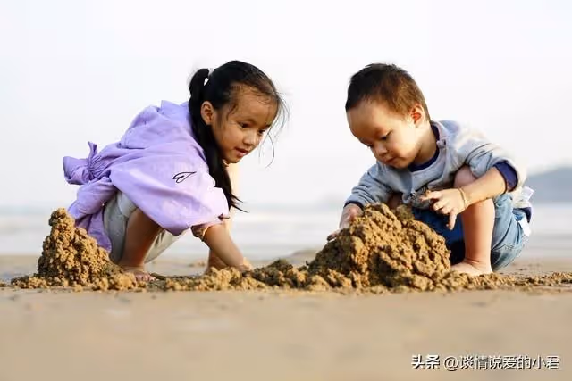 學區房借大姐住8年，去要房的時候她說還房可以，但是得再借一套