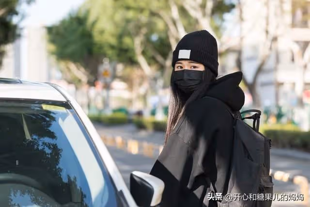 婚後多年不孕,檢查後丈夫精子成活率不足5%,婆婆:用公公的吧