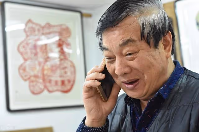 兒媳堅持二胎「隨母姓」,61歲老人發飆:要麼改姓,要麼彩禮還我