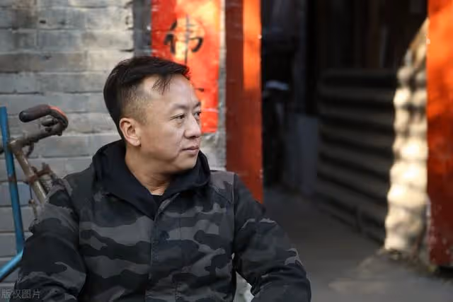 兒媳堅持二胎「隨母姓」,61歲老人發飆:要麼改姓,要麼彩禮還我