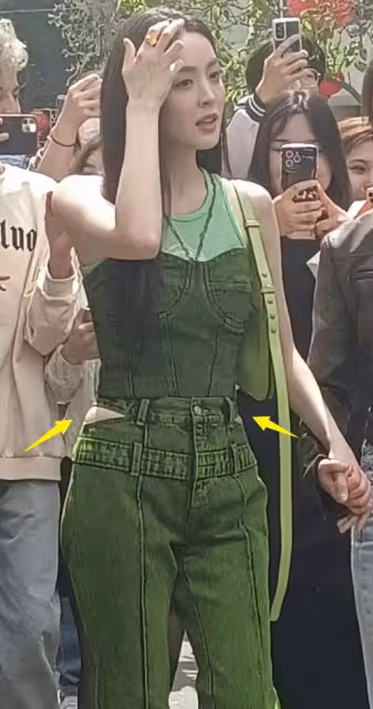 古力娜扎回母校,一身行頭超2萬,肩部發青、褲子再掀熱議