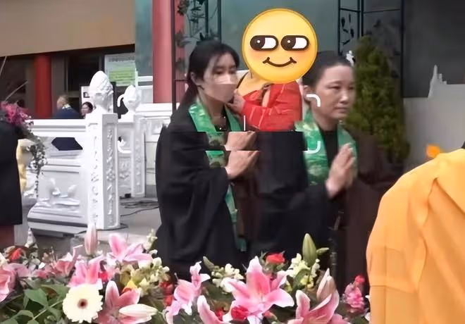 王祖賢現身寺廟念經,晚年找到佛門歸宿,素顏狀態非常不錯