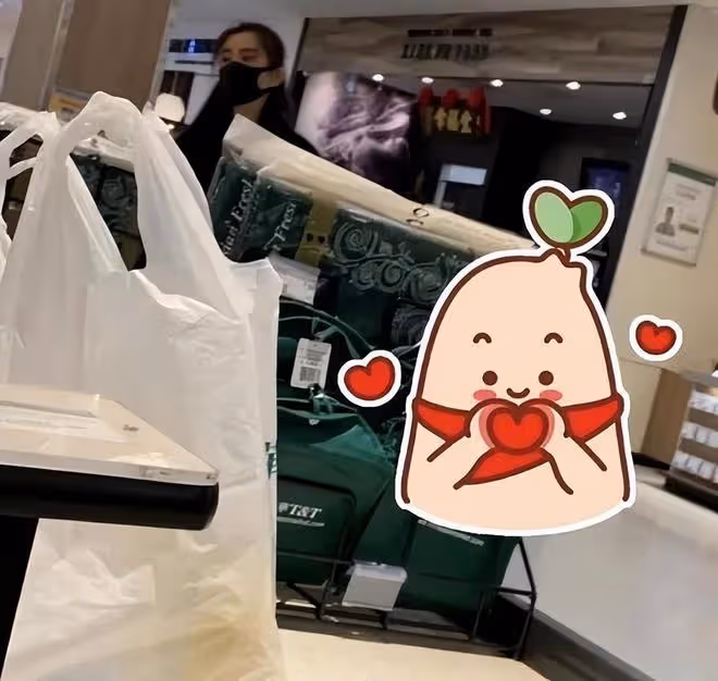 王祖賢現身寺廟念經,晚年找到佛門歸宿,素顏狀態非常不錯