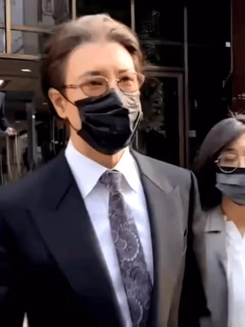 李靜蕾帶3個孩子參加關穎家派對,林熙蕾和閨蜜一起安慰她