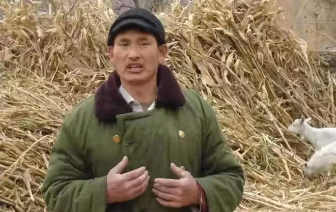 村民透露大衣哥存款超3000萬,他賺一萬就存一萬,沒有一分錢外債
