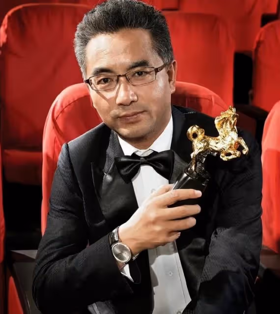 著名藏族導演萬瑪才旦離世,年僅53歲,生前最後露面照片公開