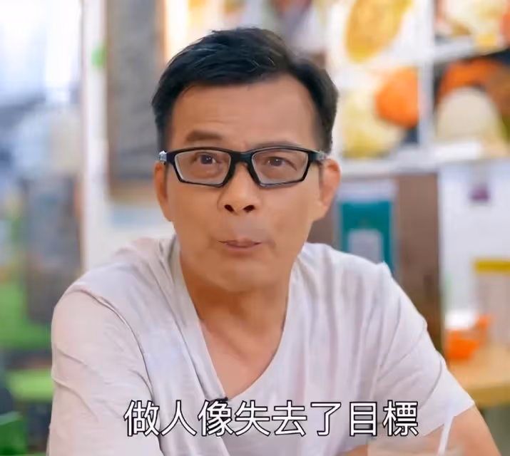 愛妻去世2年！60歲資深男星「葬禮上哭到昏厥」發誓永不再娶 如今被問「是否會一直單身」回答令人意外!