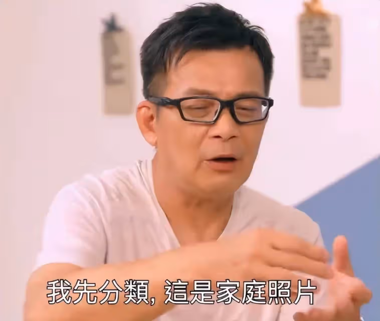 愛妻去世2年！60歲資深男星「葬禮上哭到昏厥」發誓永不再娶 如今被問「是否會一直單身」回答令人意外!