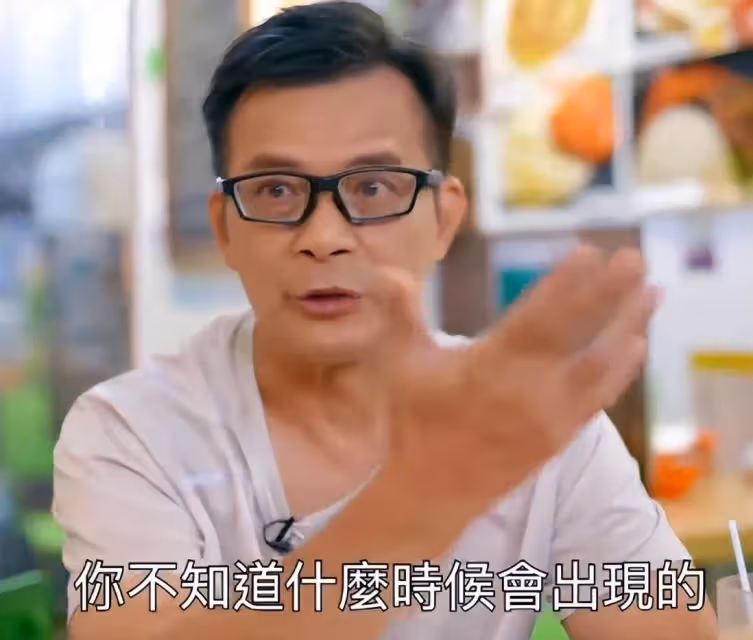 愛妻去世2年！60歲資深男星「葬禮上哭到昏厥」發誓永不再娶 如今被問「是否會一直單身」回答令人意外!