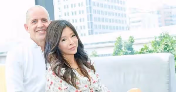 急著載女兒!46歲金曲歌后「浴室滑倒撞頭」送院急救 老公哭喊「千萬不能睡」:很怕醒不來